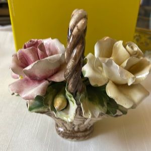 VTG Capo de monte small basket with roses